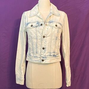 Free People Faded Blue Jean Jacket. Size 0.